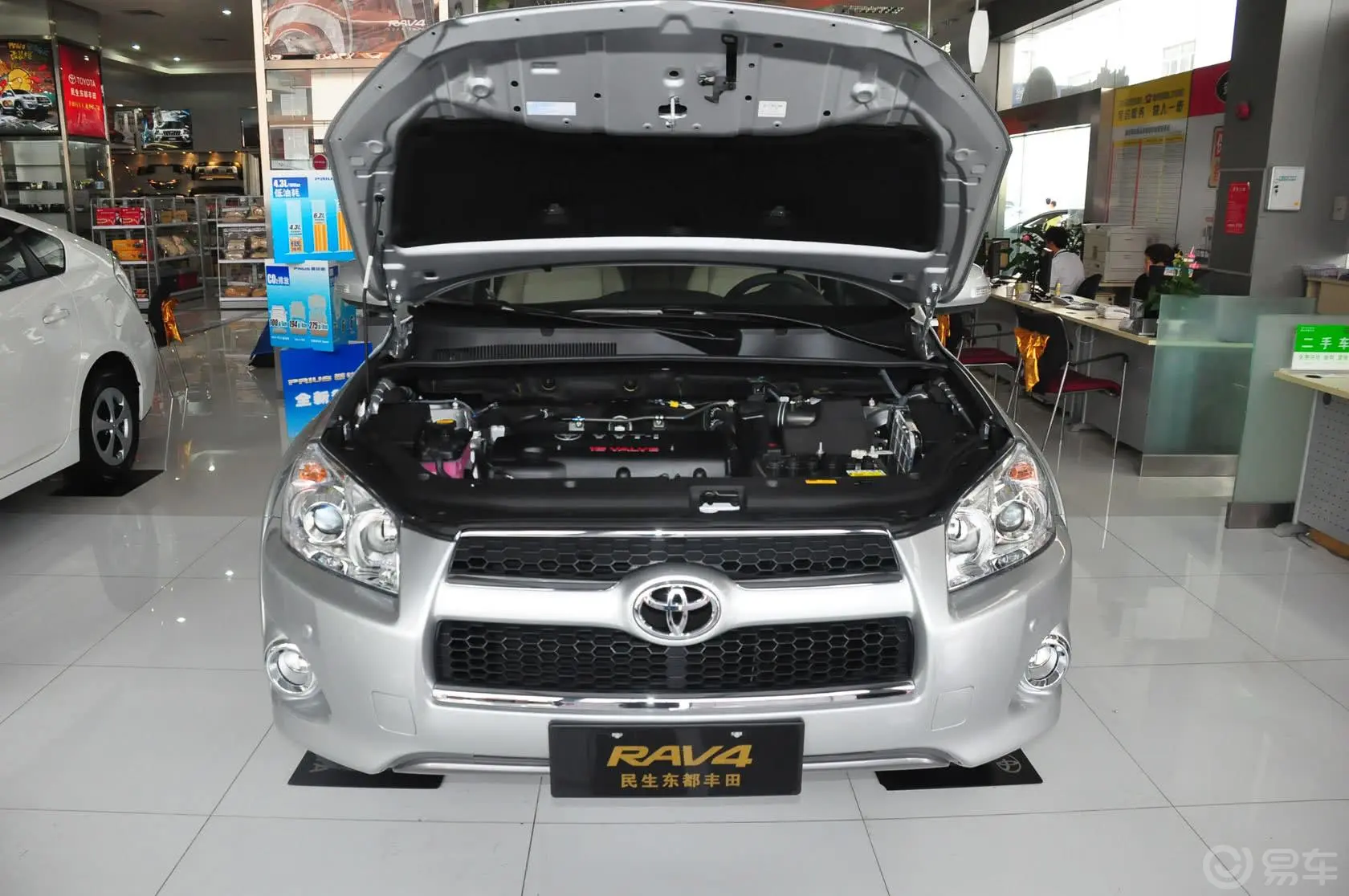 RAV4荣放2.0L 自动 豪华版内饰