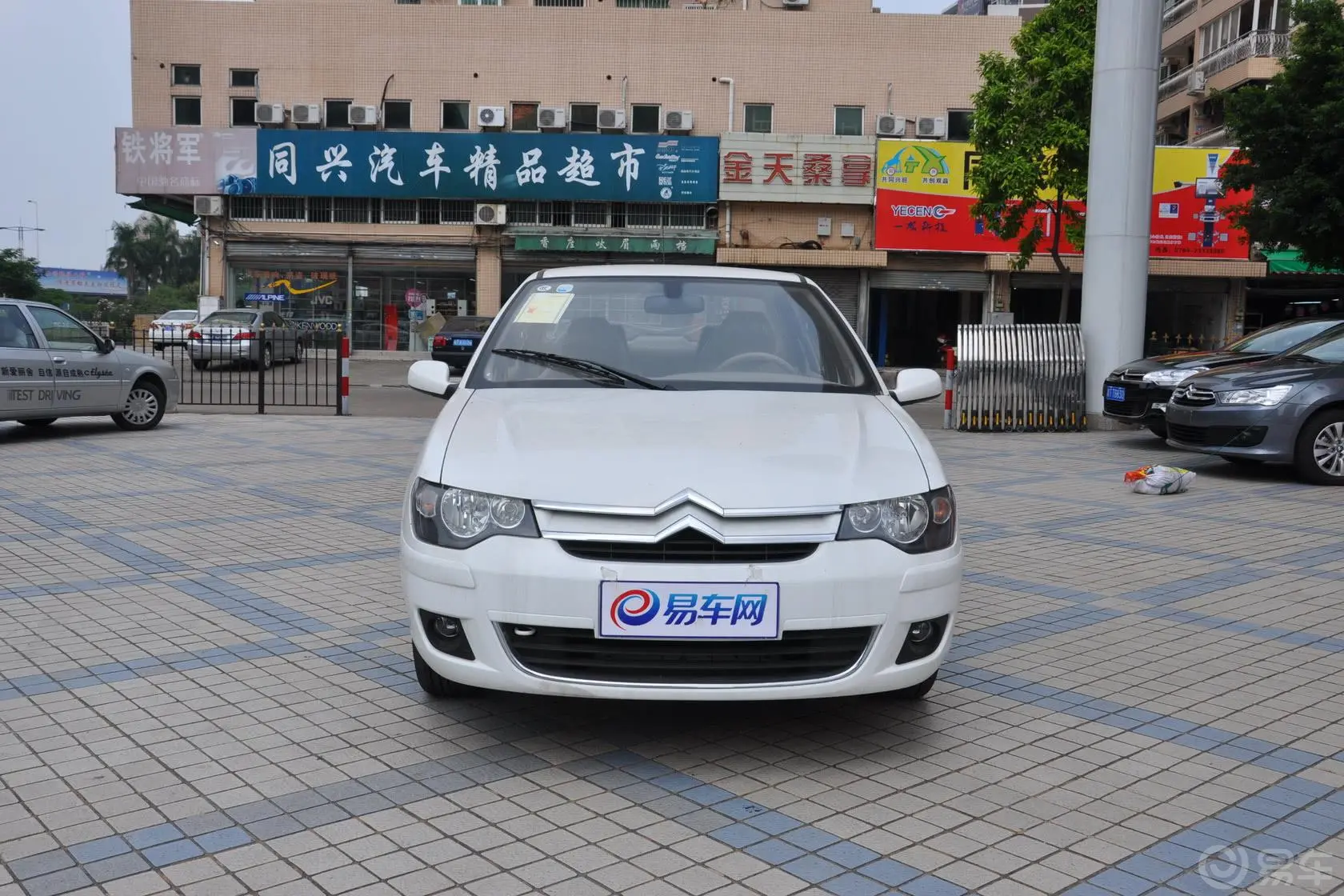 爱丽舍三厢 1.6L 手动 科技型外观