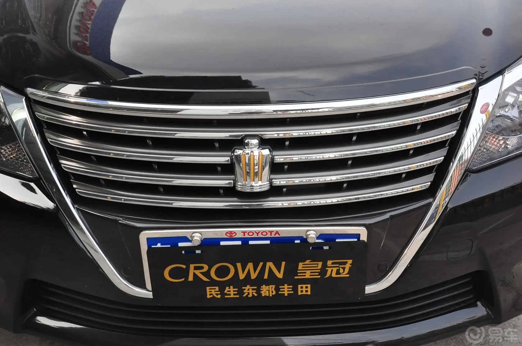 皇冠V6 2.5L Royal Saloon 尊贵版外观