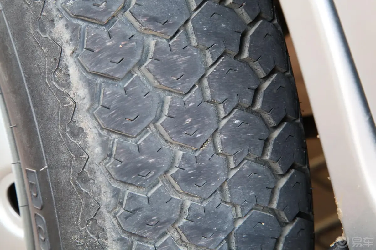 骏意1.0L 手动 空调型 科技版轮胎花纹