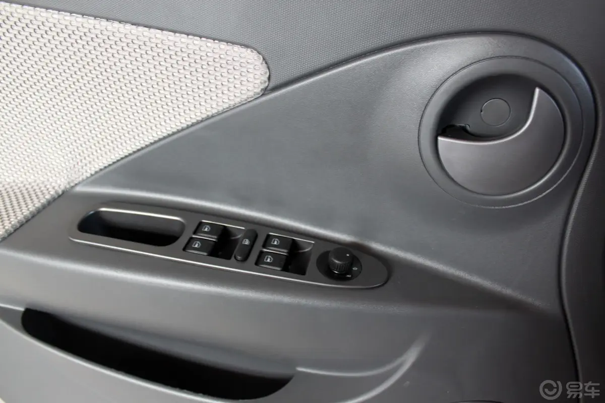 奇瑞X11.5L 手动 舒享型车窗升降键