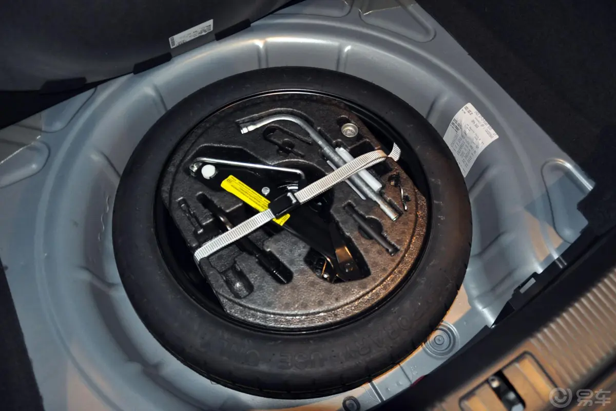 奥迪A3(进口)Sportback 1.8T 自动 豪华型备胎