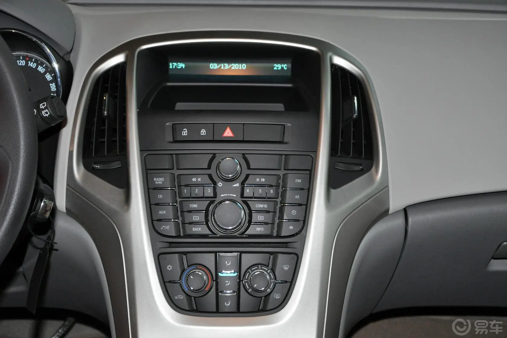 英朗XT 1.6L 手动 舒适版中控台整体