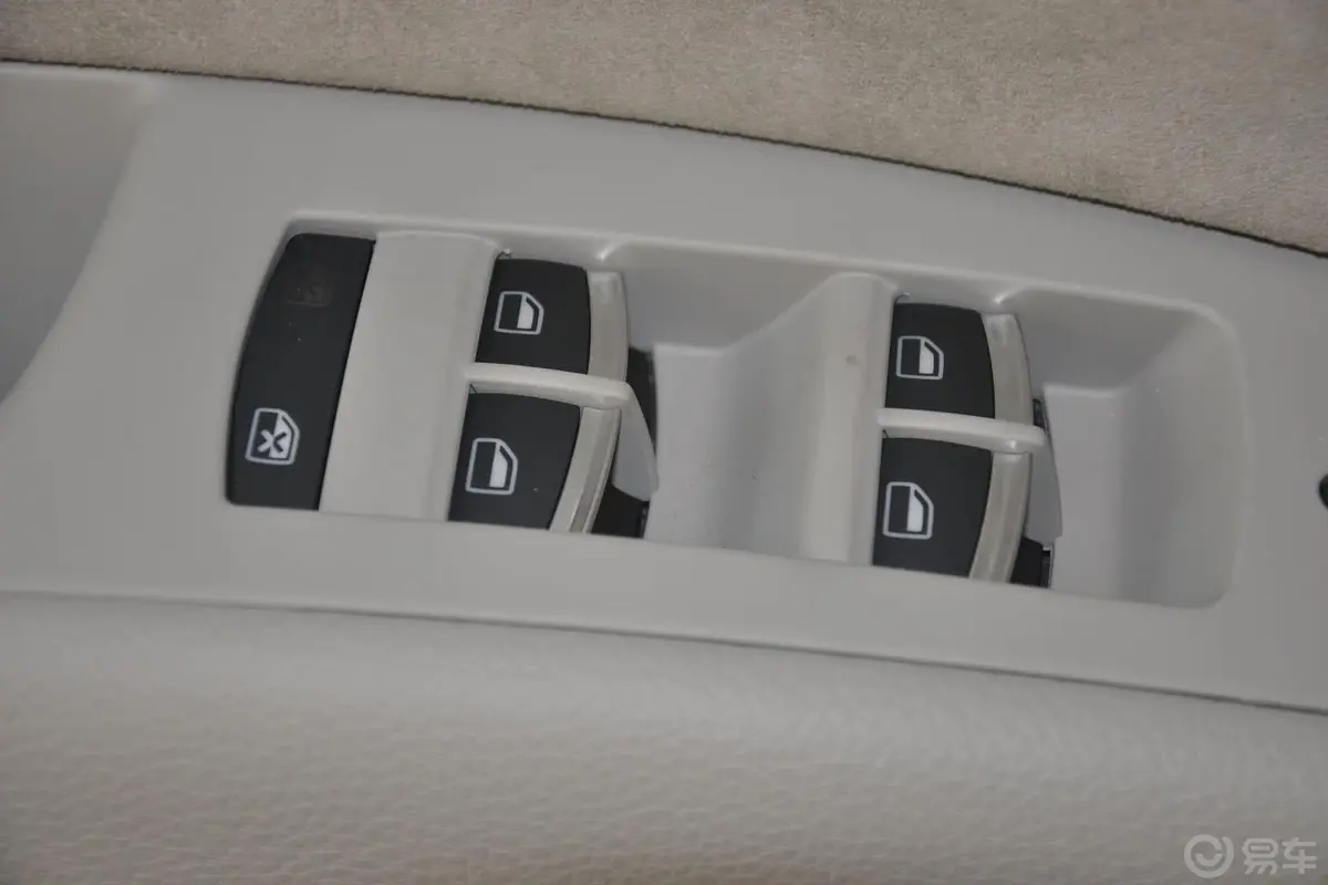 奥迪Q735 TFSI 舒适型车窗升降键