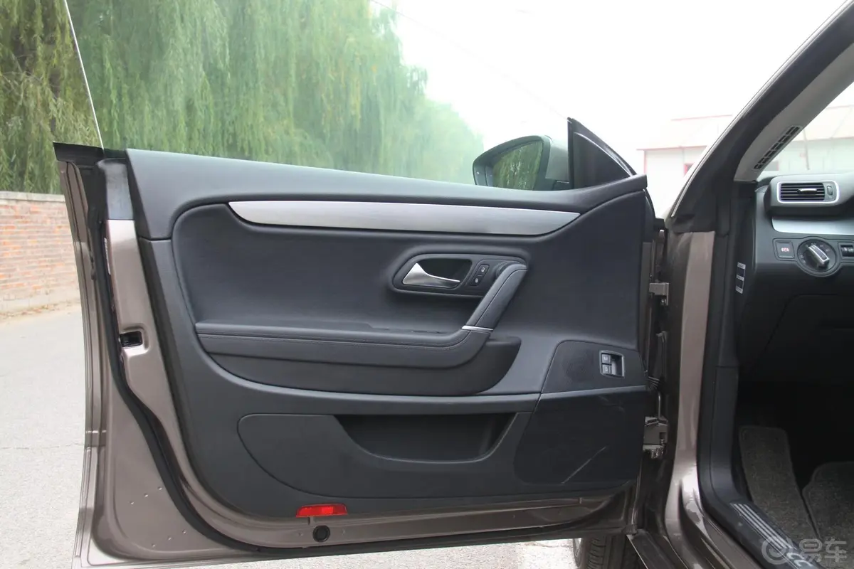 一汽-大众CC1.8T 双离合 豪华型驾驶员侧车门内门板