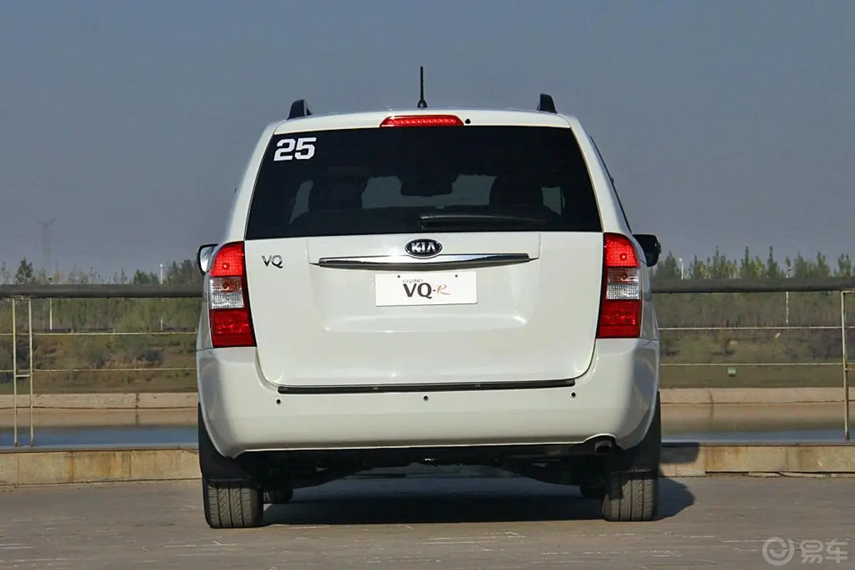 起亚VQVQ-R 2.2T 自动 柴油 豪华版正后水平