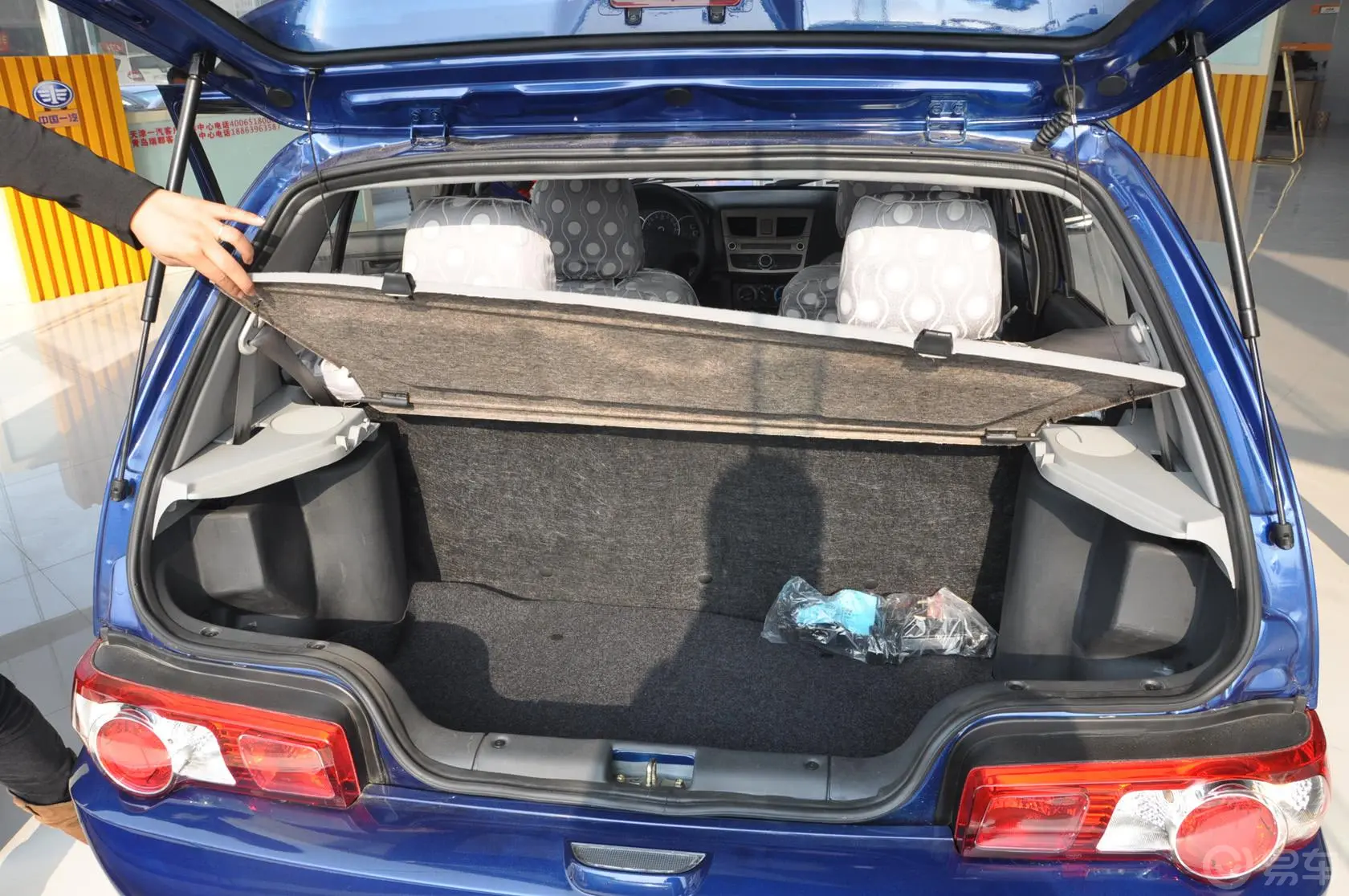 夏利N3 1.0L 手动 两厢 标准型行李箱空间