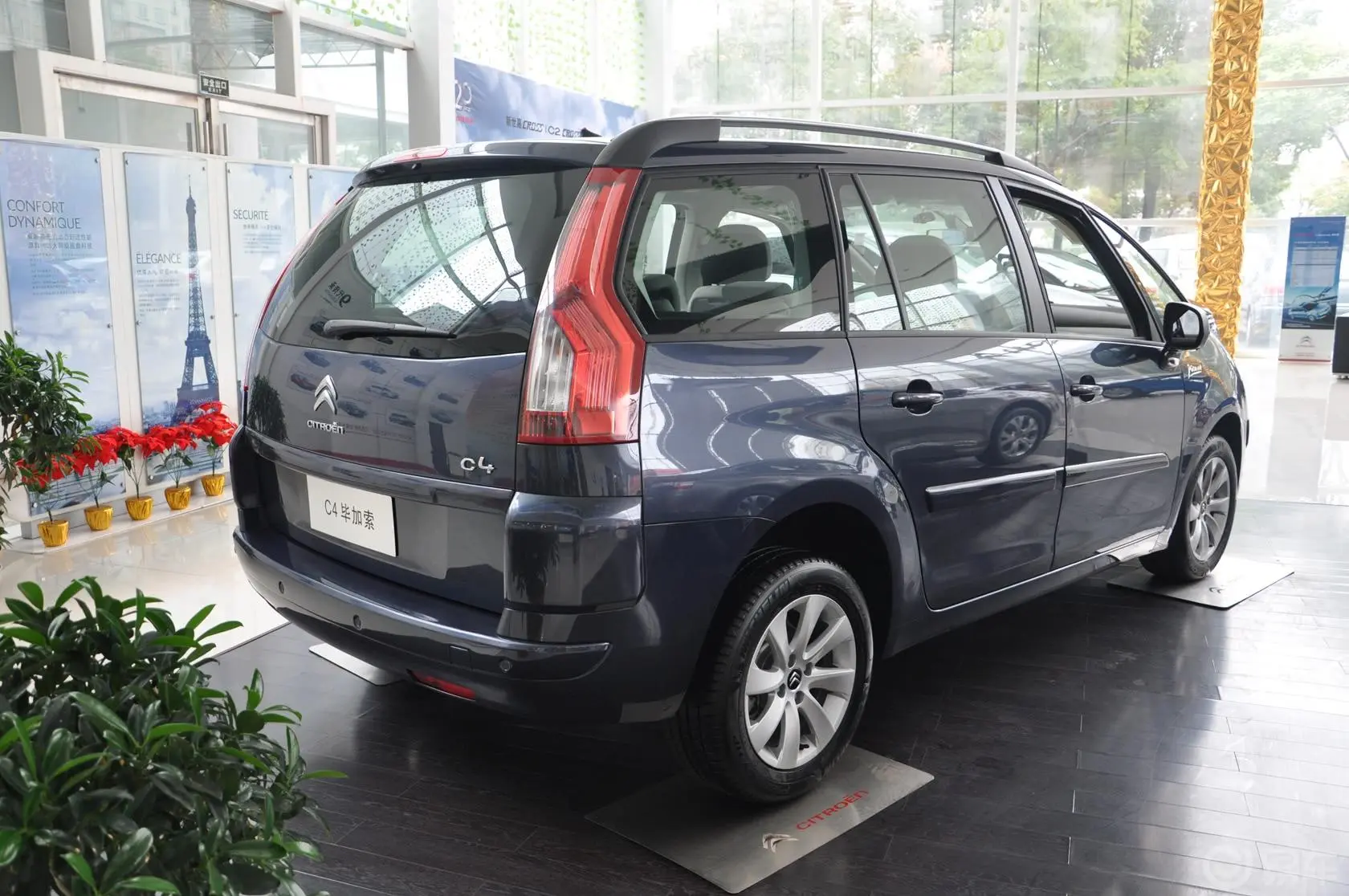 C4 PICASSO2.0i 16V 舒适版 7座外观