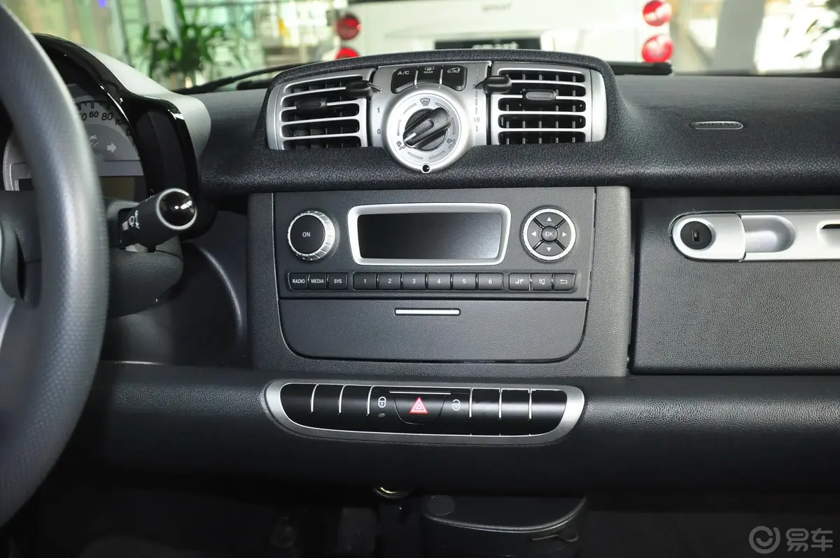 smart fortwo1.0L MHD 硬顶舒适版中控台整体