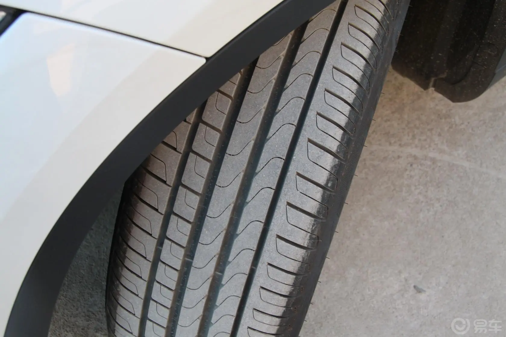 宝马X1sDrive18i 时尚型轮胎花纹