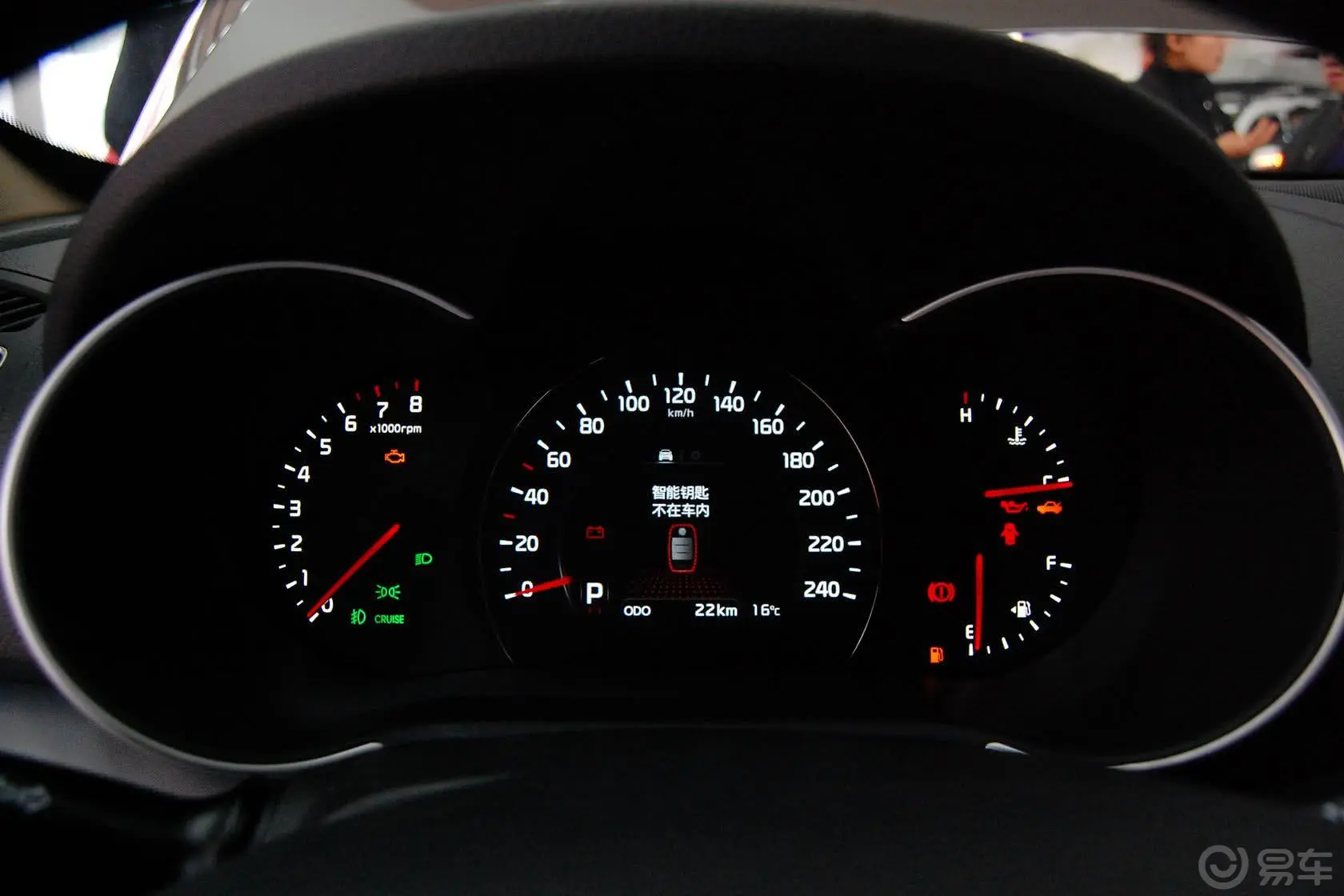 索兰托2.4L 汽油 豪华版 七座仪表盘背光显示