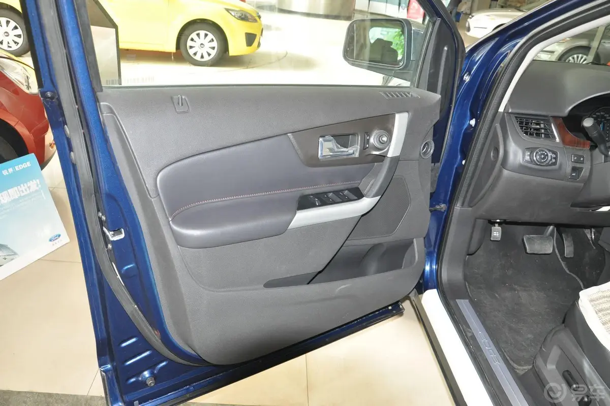 锐界(进口)2.0T 自动 精锐型天窗版驾驶员侧车门内门板