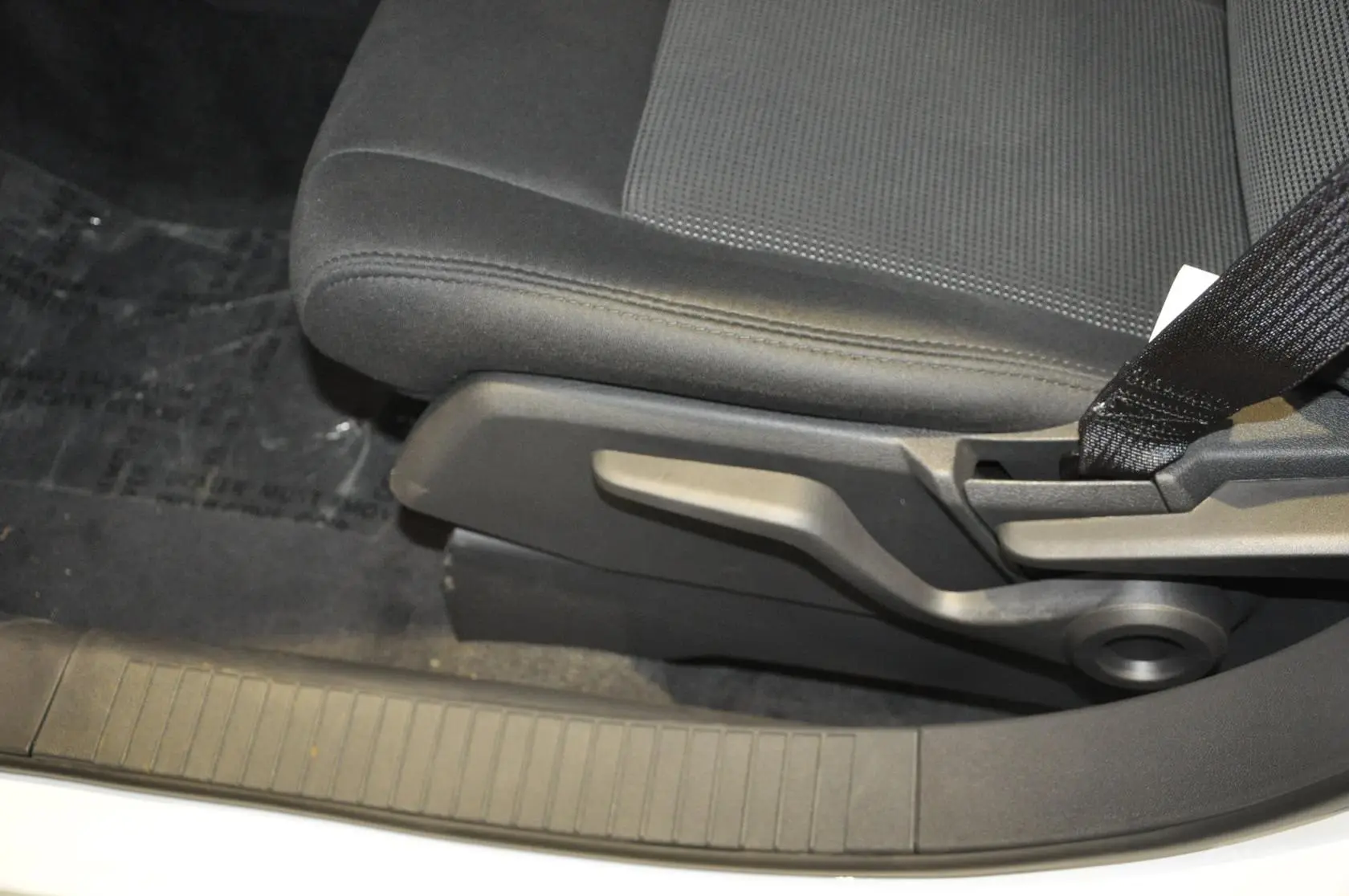 指南者(进口)2.0L 自动 运动版座椅调节键