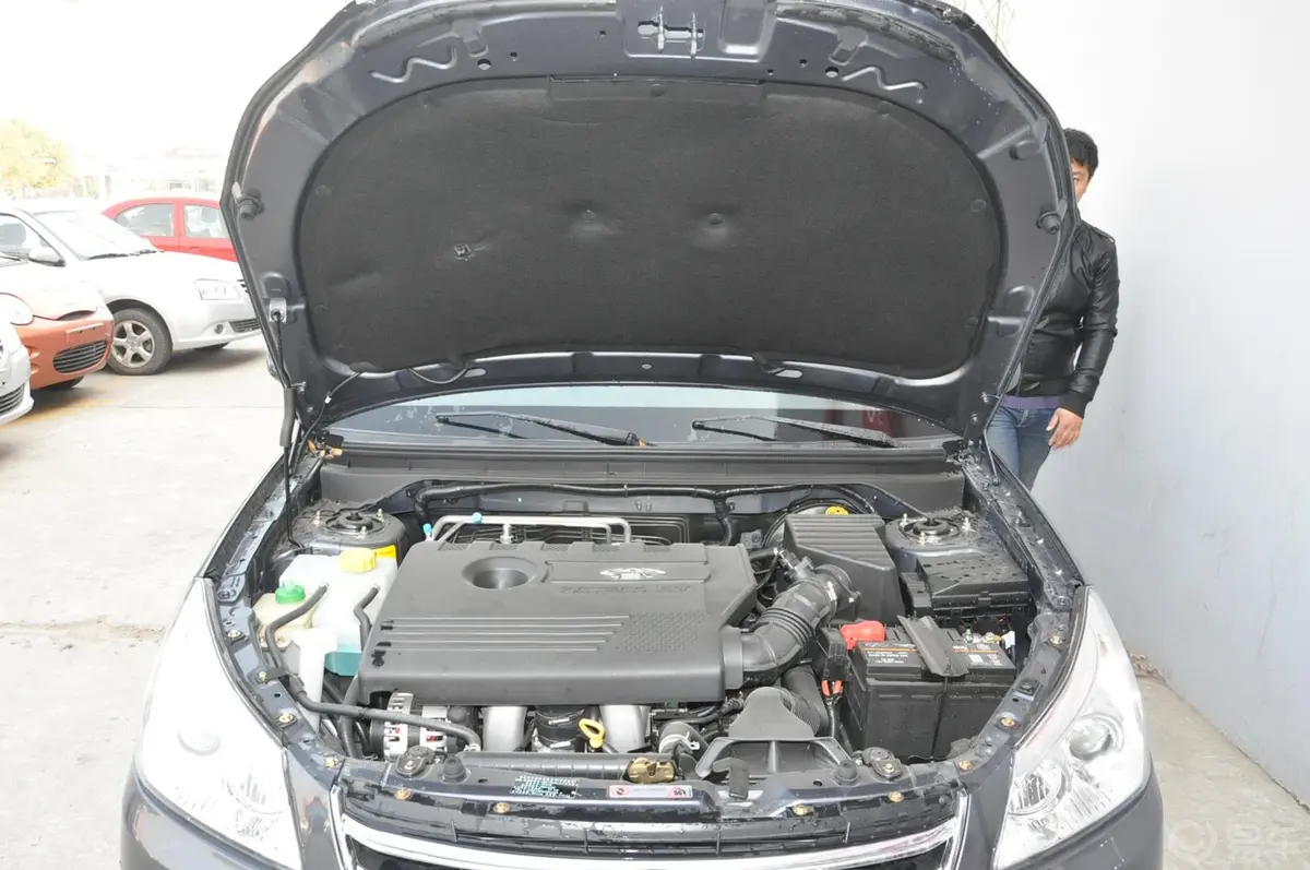 奇瑞E51.8L CVT 运动版内饰