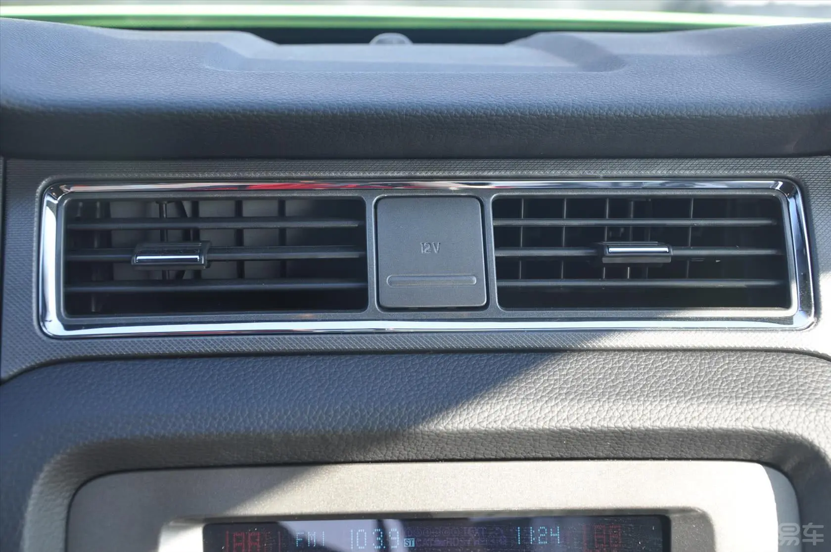 MustangV6 3.7L 自动  豪华版 标配前出风口