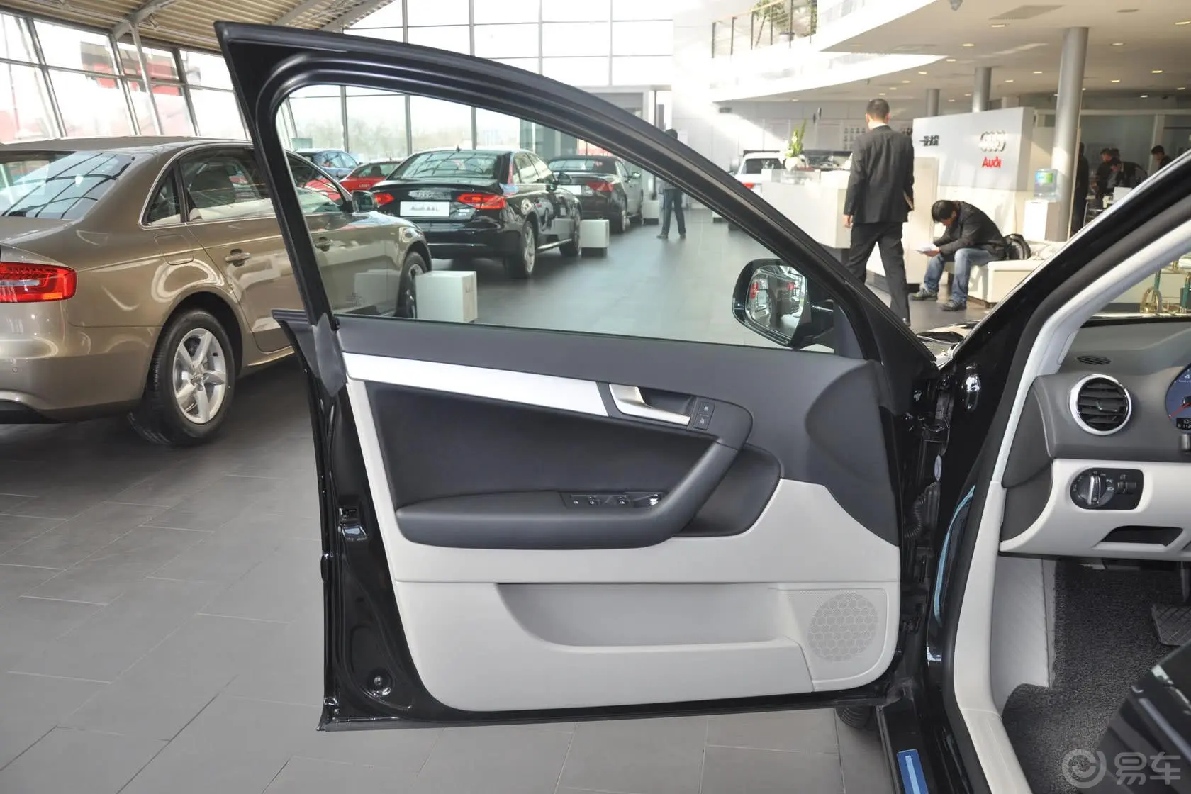 奥迪A3(进口)Sportback 1.8T 自动 尊贵型驾驶员侧车门内门板