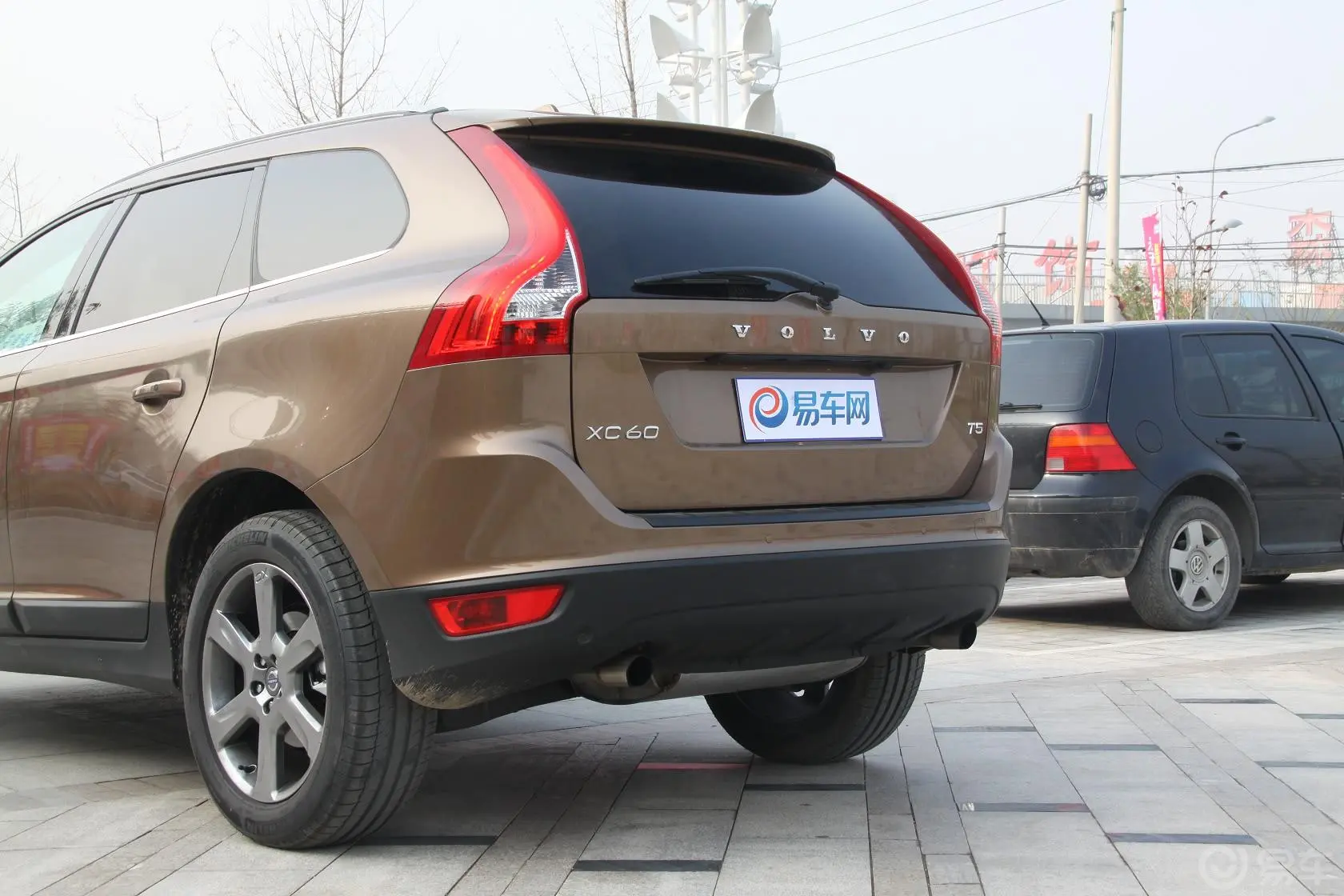 沃尔沃XC60(进口)2.0T T5 智尊版车尾局部