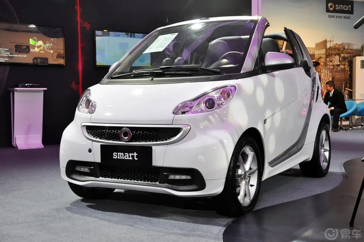 smart fortwo1.0T 敞篷激情版侧前45度车头向左水平