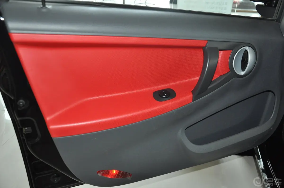 悦悦1.0L 手动 舒适型驾驶员侧车门内门板