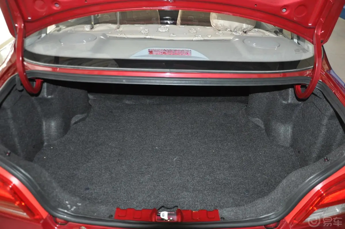 夏利N3 1.0L 手动 三厢 基本型行李箱空间