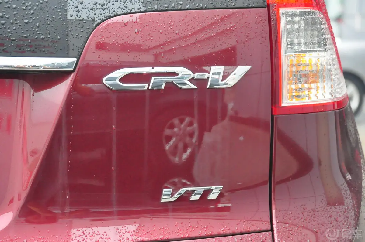 本田CR-V2.4L 四驱 豪华版尾标