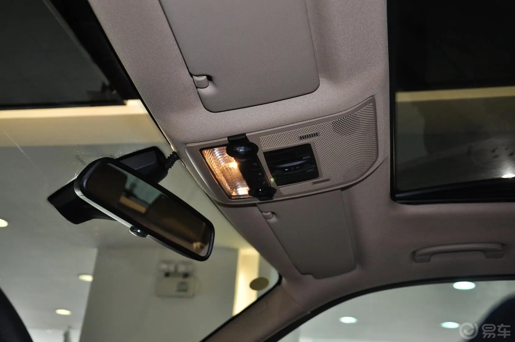 宝马X5(进口)xDrive35i 豪华型 5座前排车顶中央控制区