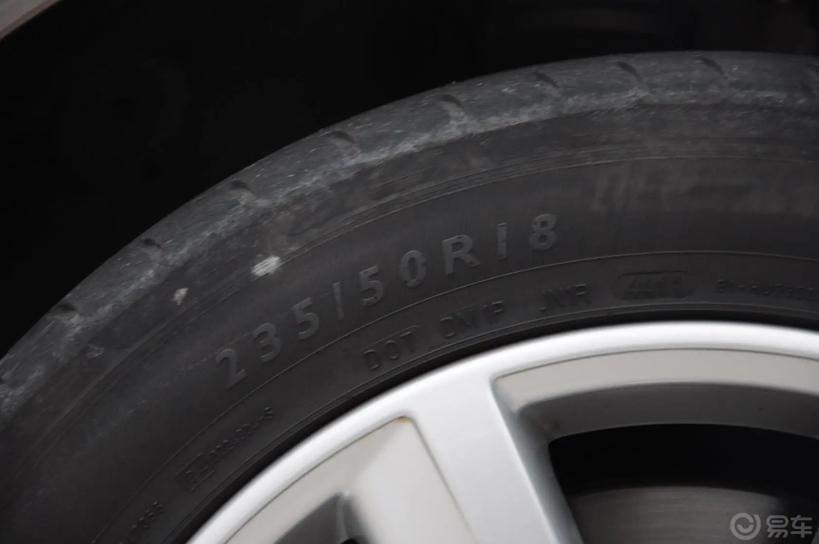 辉腾3.0L 商务型 汽油版轮胎规格