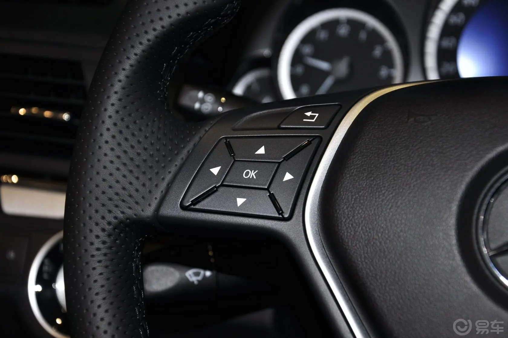 奔驰E级(进口)E200 CGI Coupe方向盘功能键（右）