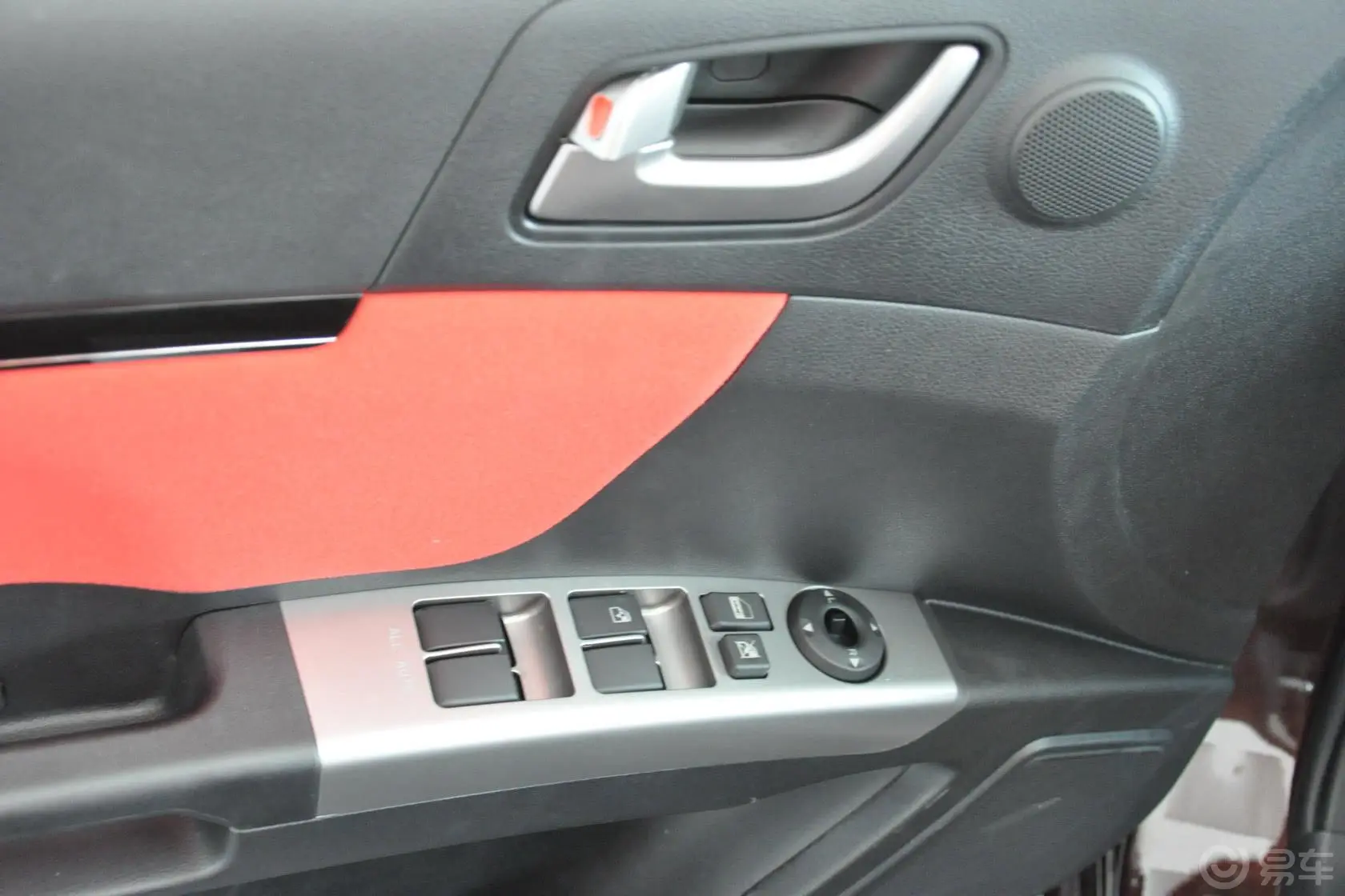 帝豪两厢 1.8L 自动 尊贵型车窗升降键