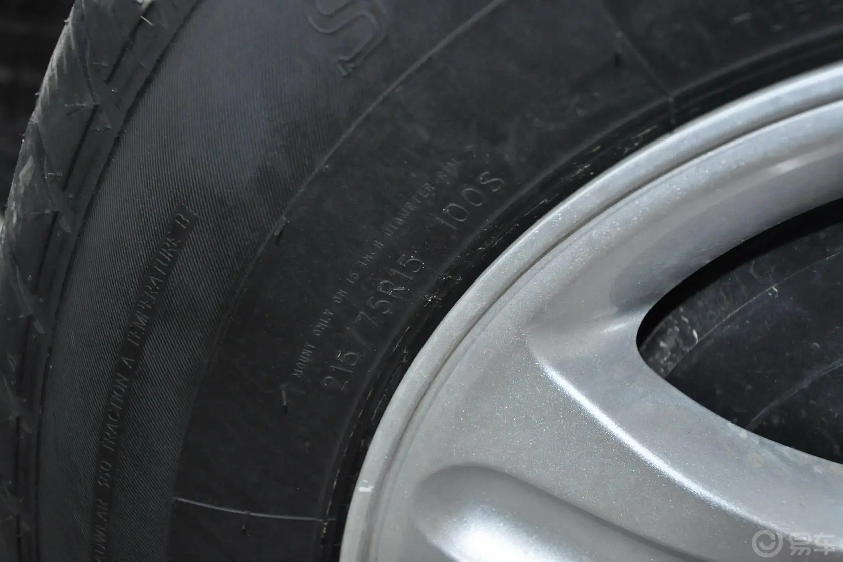 金迪尔小双排 汽油 CC1021DSD02 标准轮胎规格