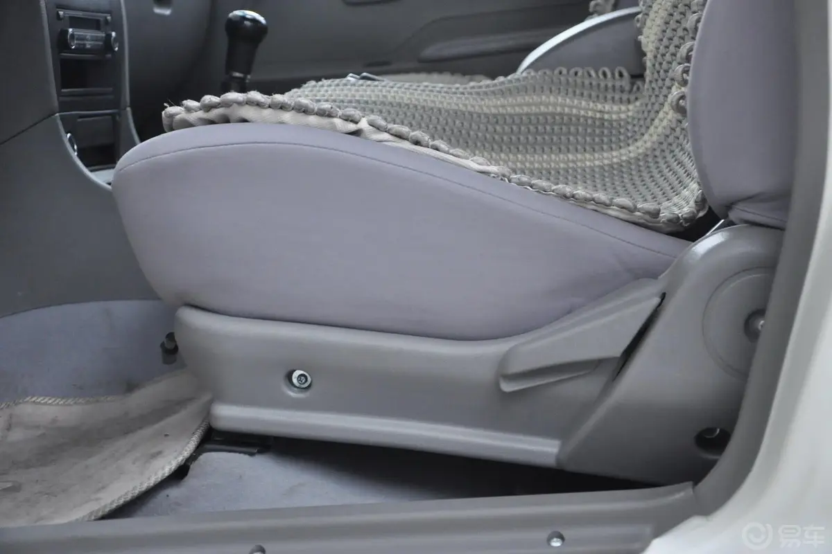 金迪尔小双排 汽油 CC1021DSD02 标准座椅调节键