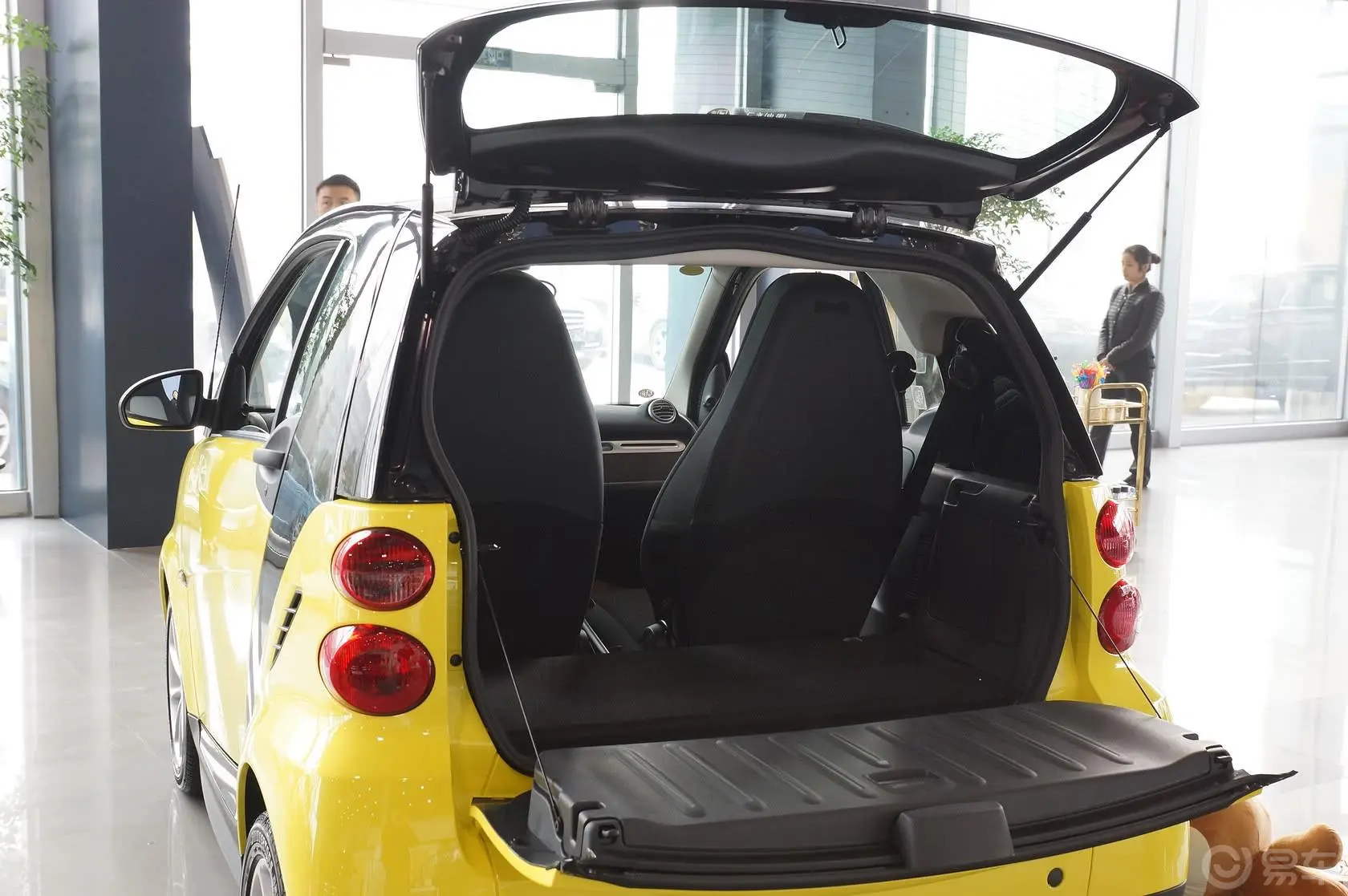 smart fortwo1.0L MHD 新年特别版行李箱空间