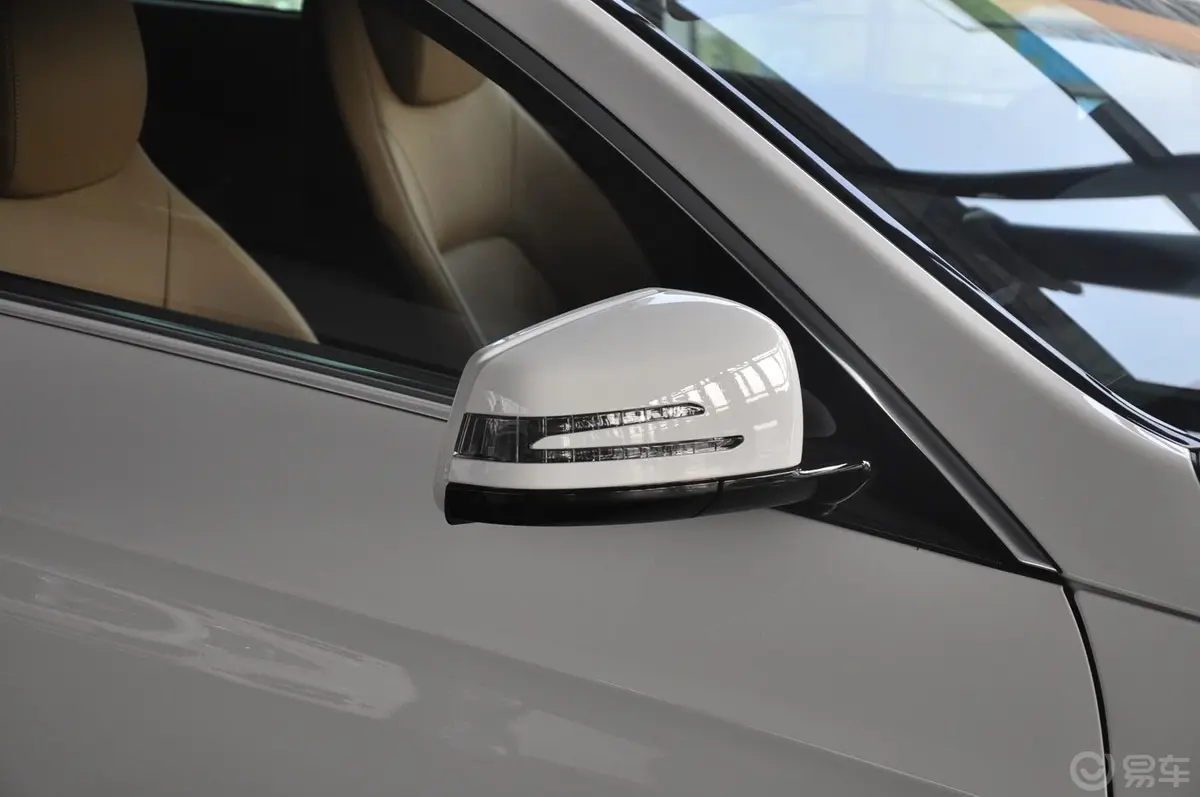 奔驰E级(进口)E200 CGI Coupe后视镜转向灯（前）