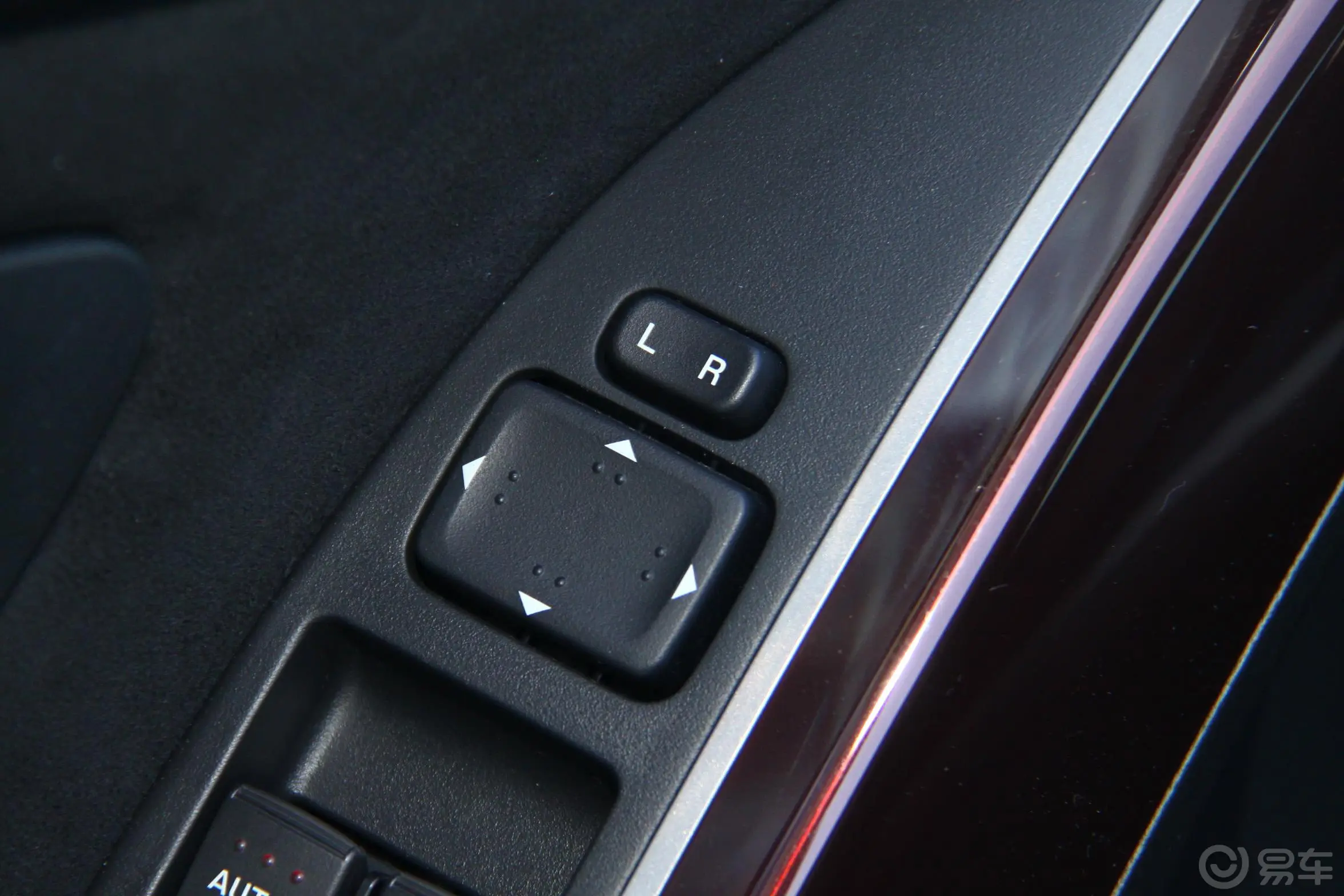 马自达CX-93.7L 自动标准型外后视镜控制键
