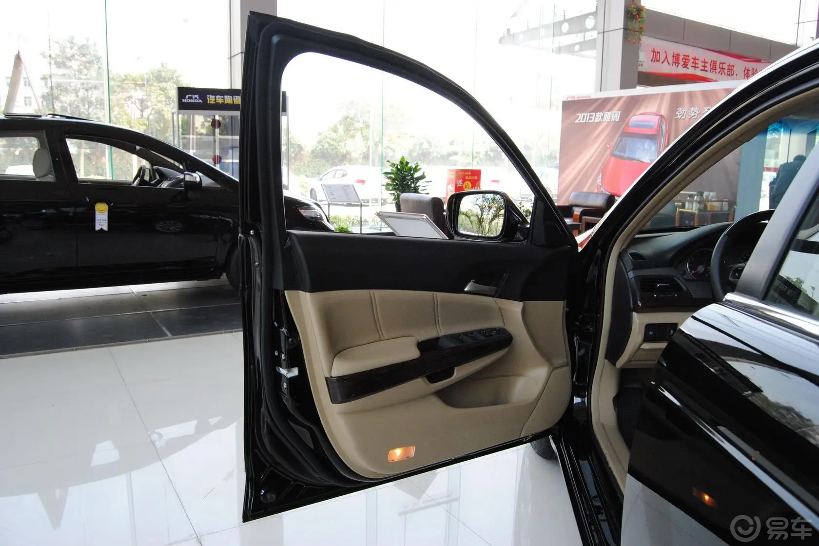 雅阁2.4L 自动 SE驾驶员侧车门内门板