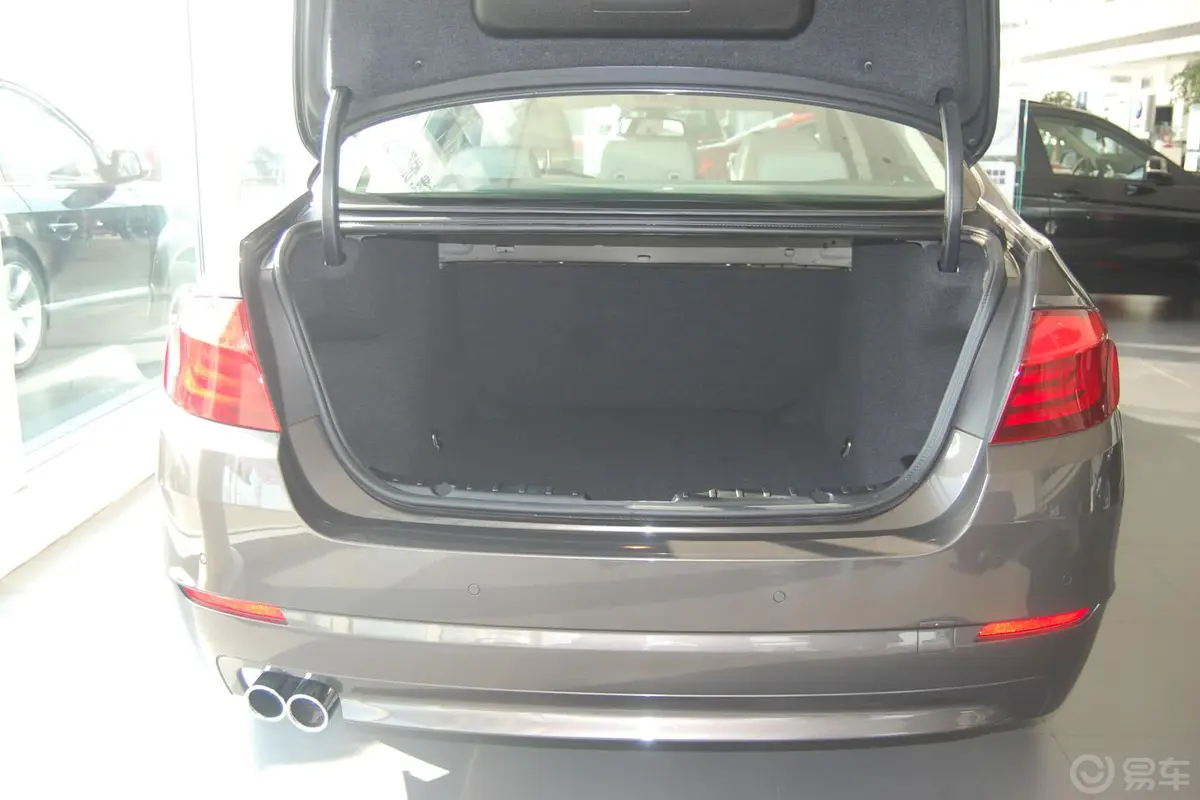 宝马5系(进口)528i xDrive豪华型行李箱空间