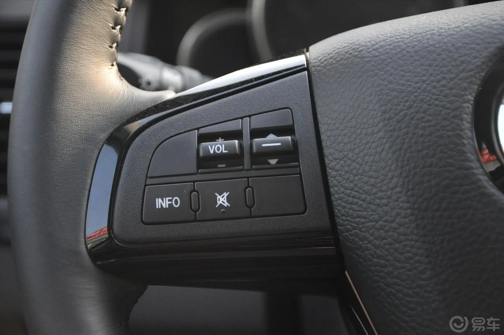 马自达CX-93.7L 自动标准型方向盘功能键（左）