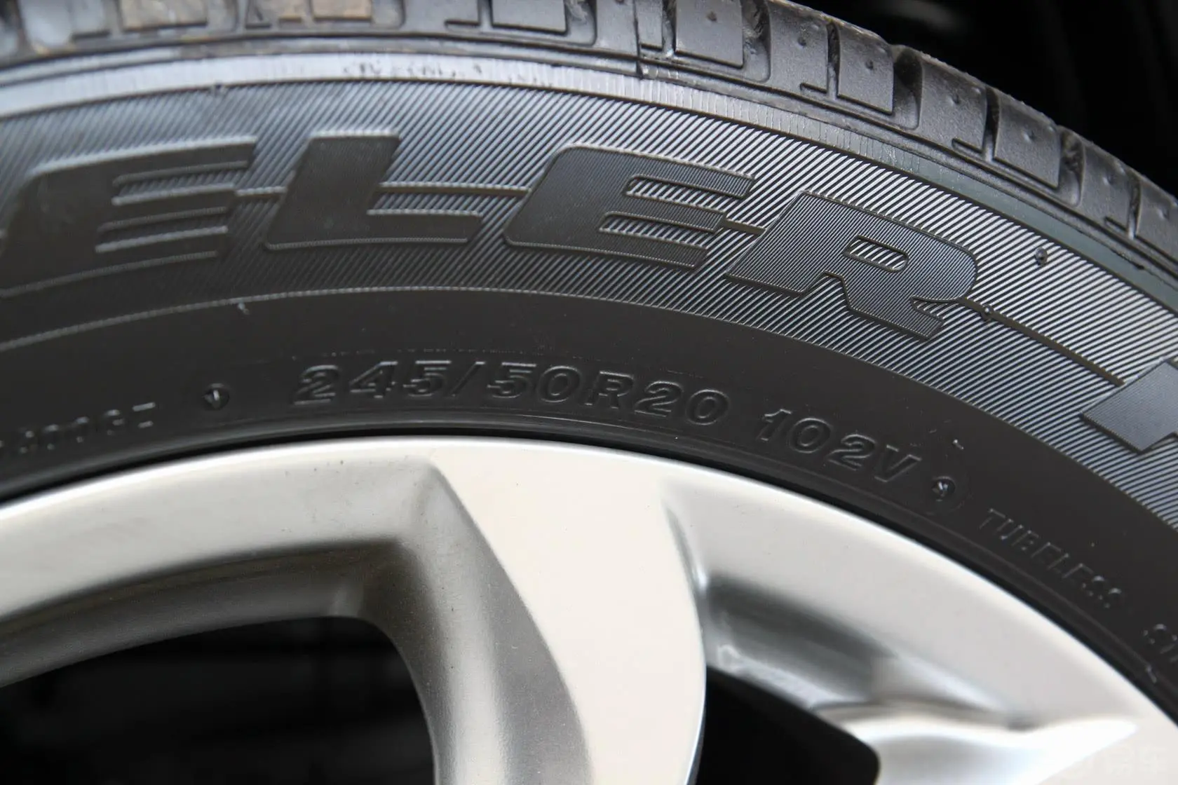 马自达CX-93.7L 自动标准型轮胎规格