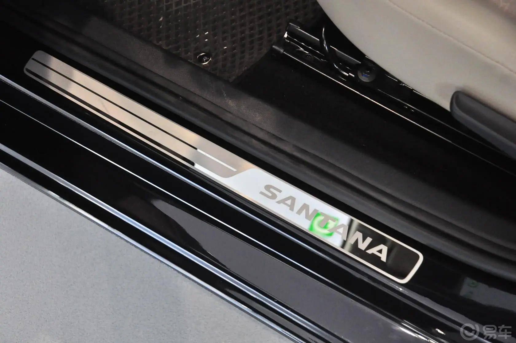 桑塔纳1.6L 自动 舒适版车门迎宾装饰板