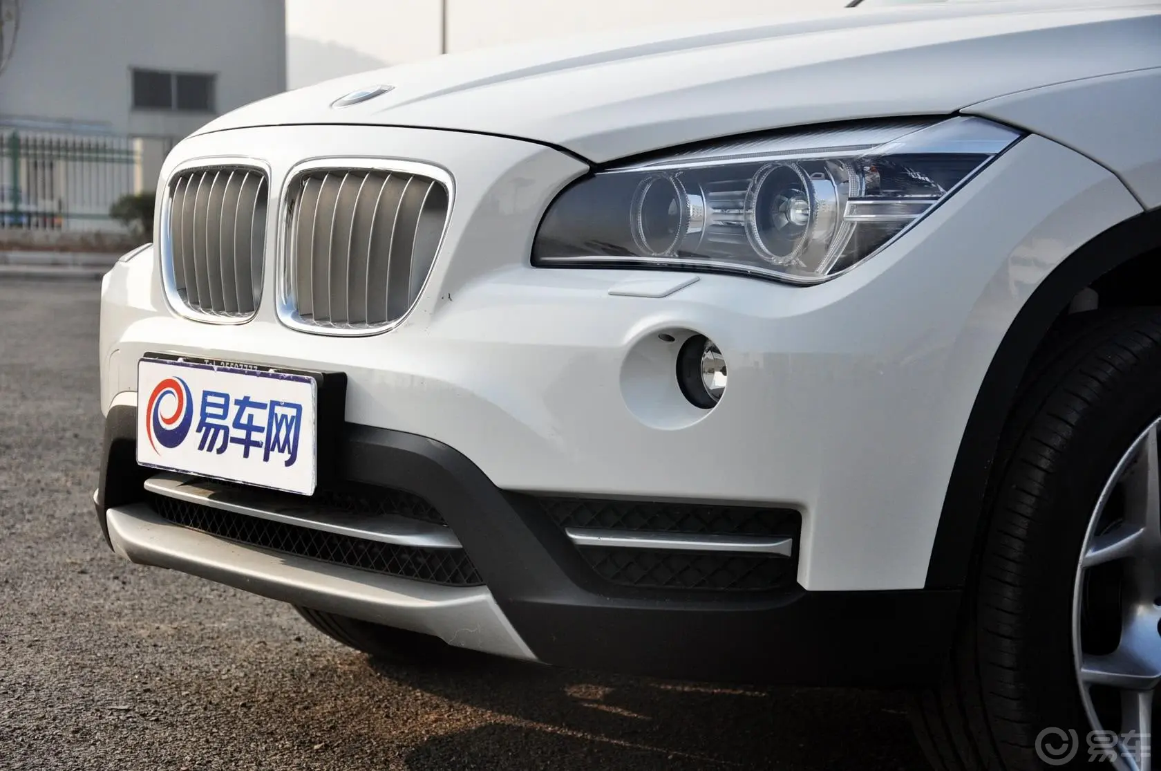 宝马X1xDrive20i X设计套装车头局部