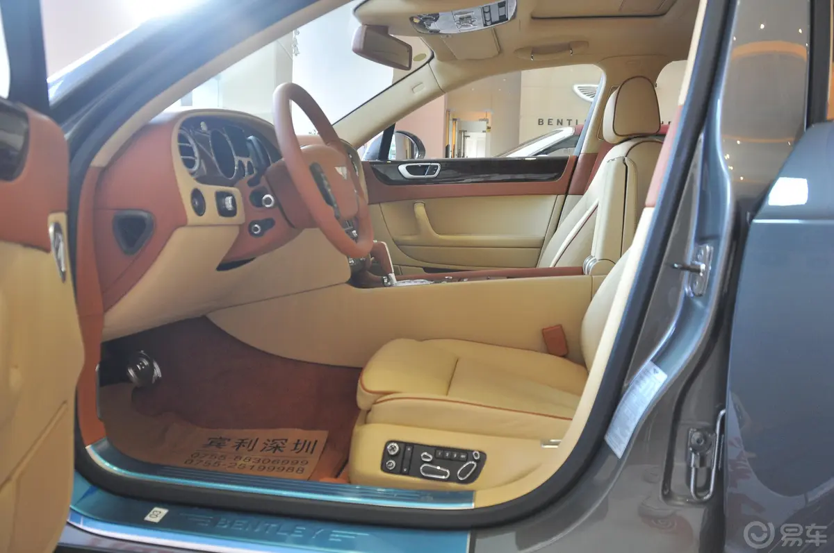 欧陆Flying Spur 6.0T 自动 5座前排空间