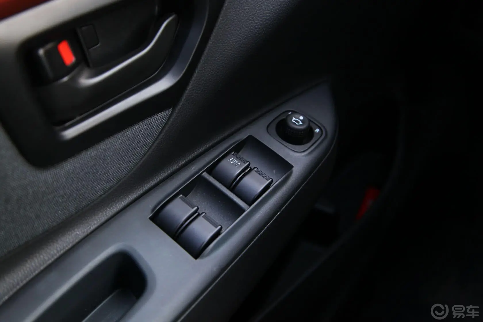 夏利N71.3L 手动 尊贵型车窗升降键