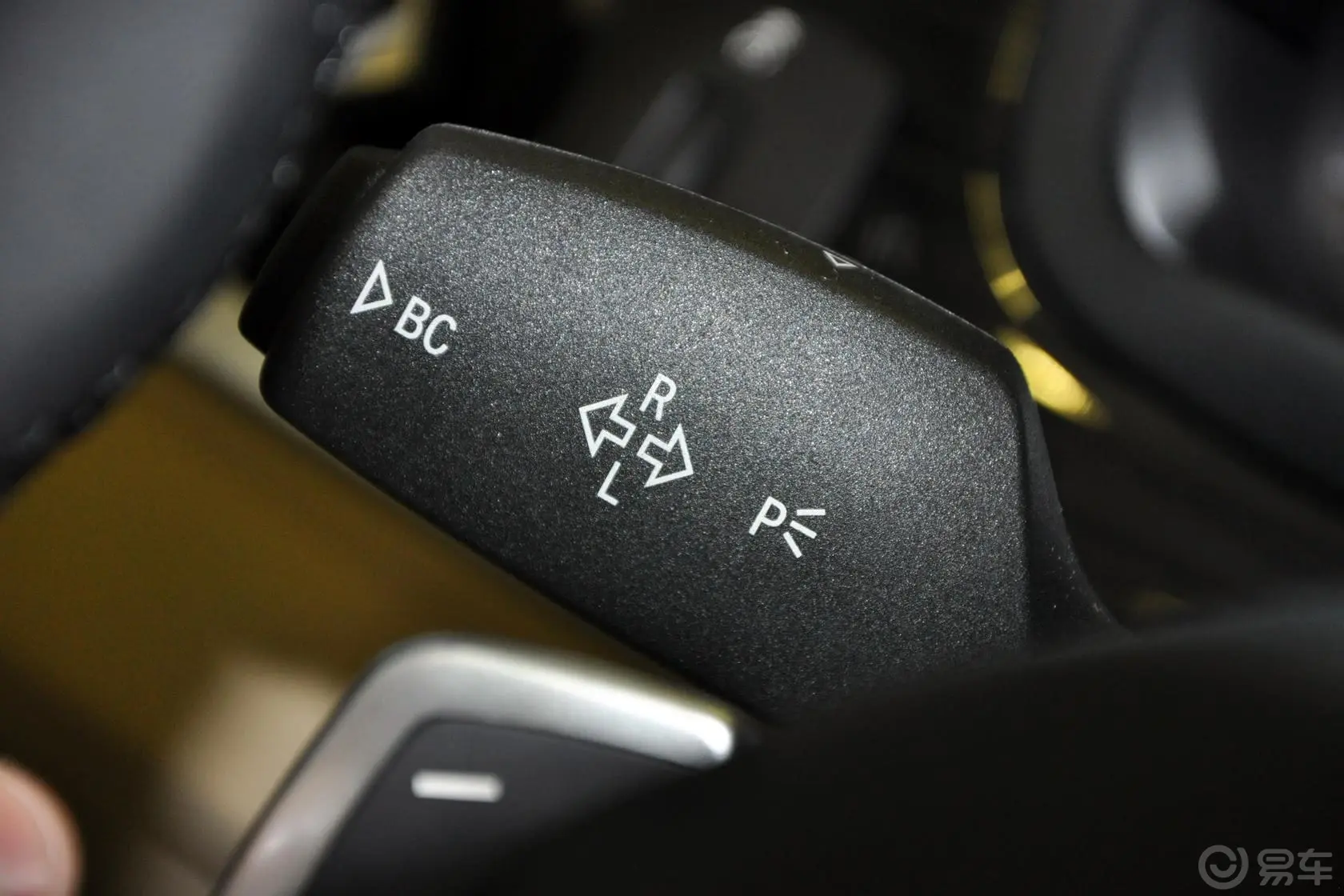 宝马5系(进口)535i xDrive 豪华型大灯调节键