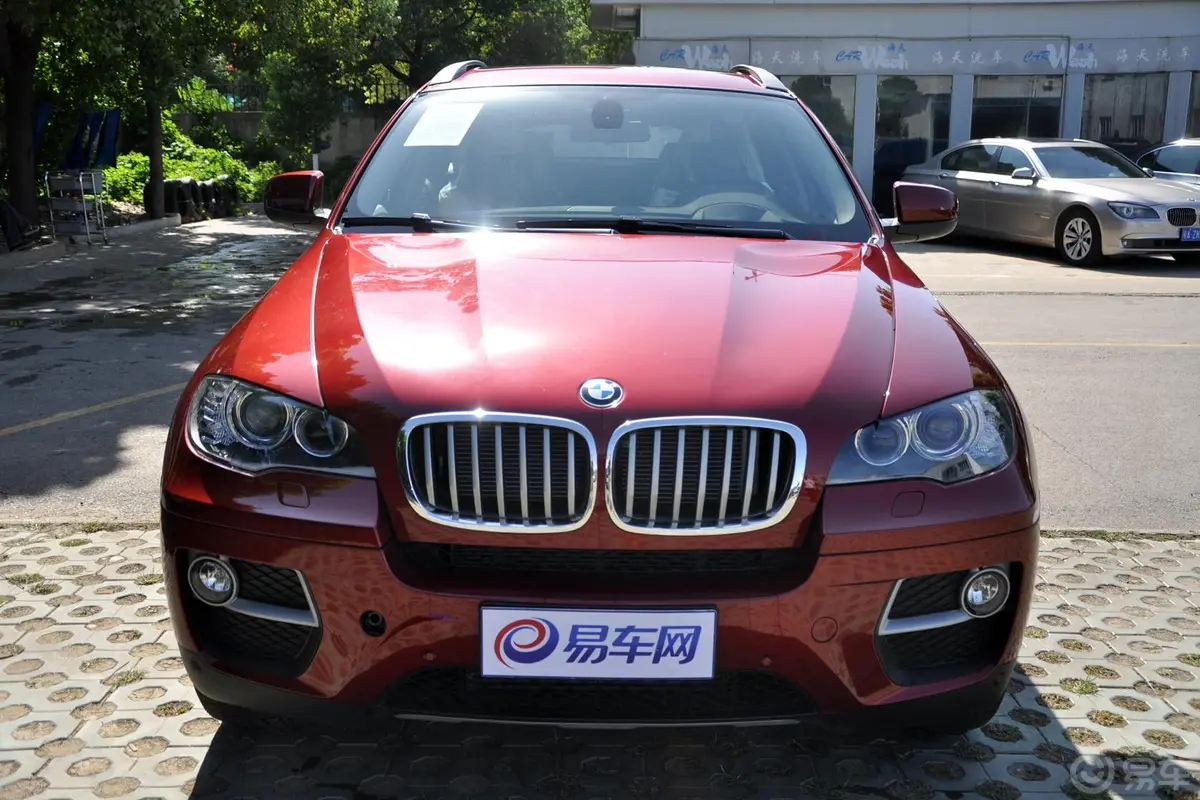 宝马X6xDrive35i正前水平