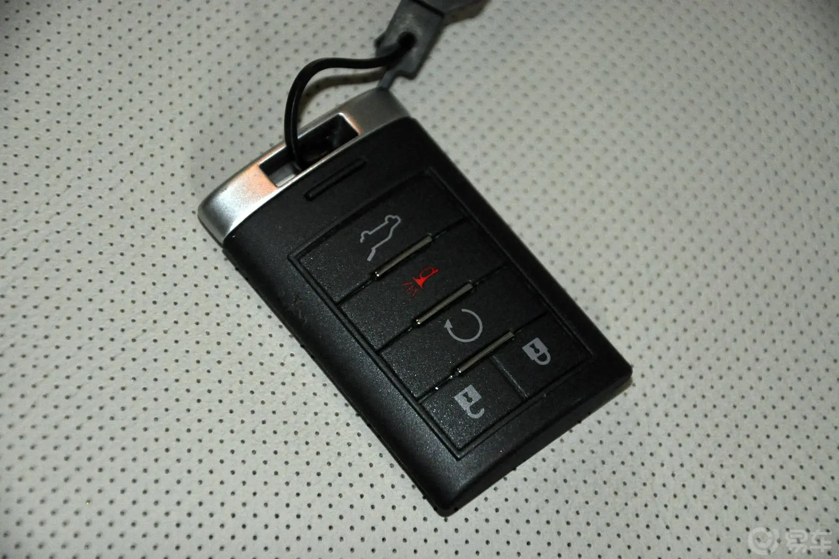 凯迪拉克SRX3.0L 手自一体 领先型钥匙（背面，按键）