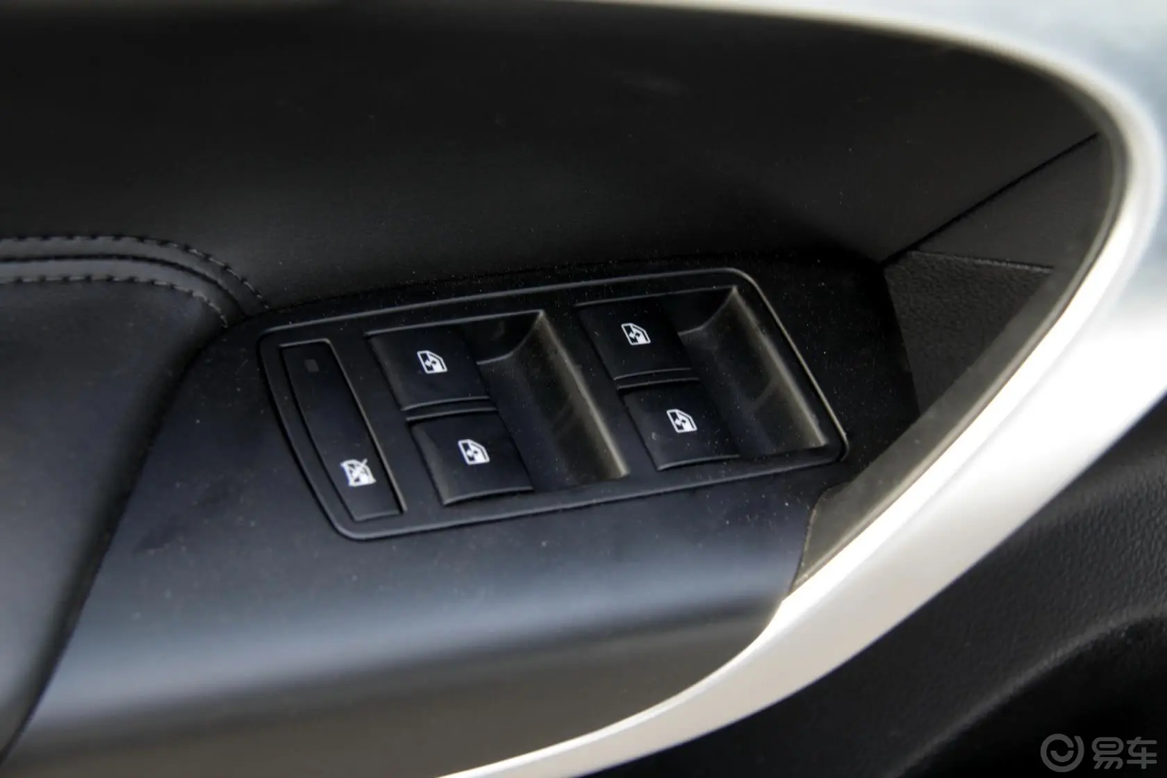 君威1.6T 自动 精英运动版车窗升降键