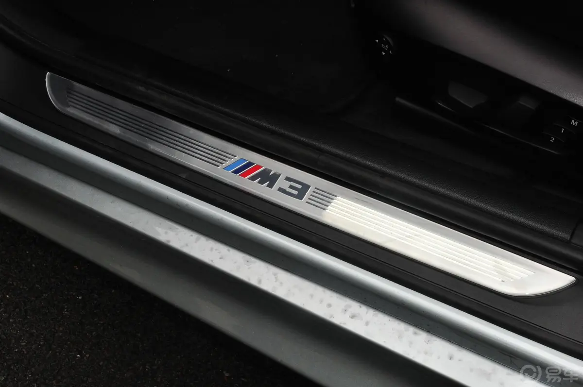 宝马M3四门轿车车门迎宾装饰板
