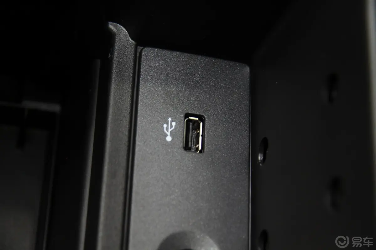 福克斯(进口)ST 2.0T 手动 标准版USB接口