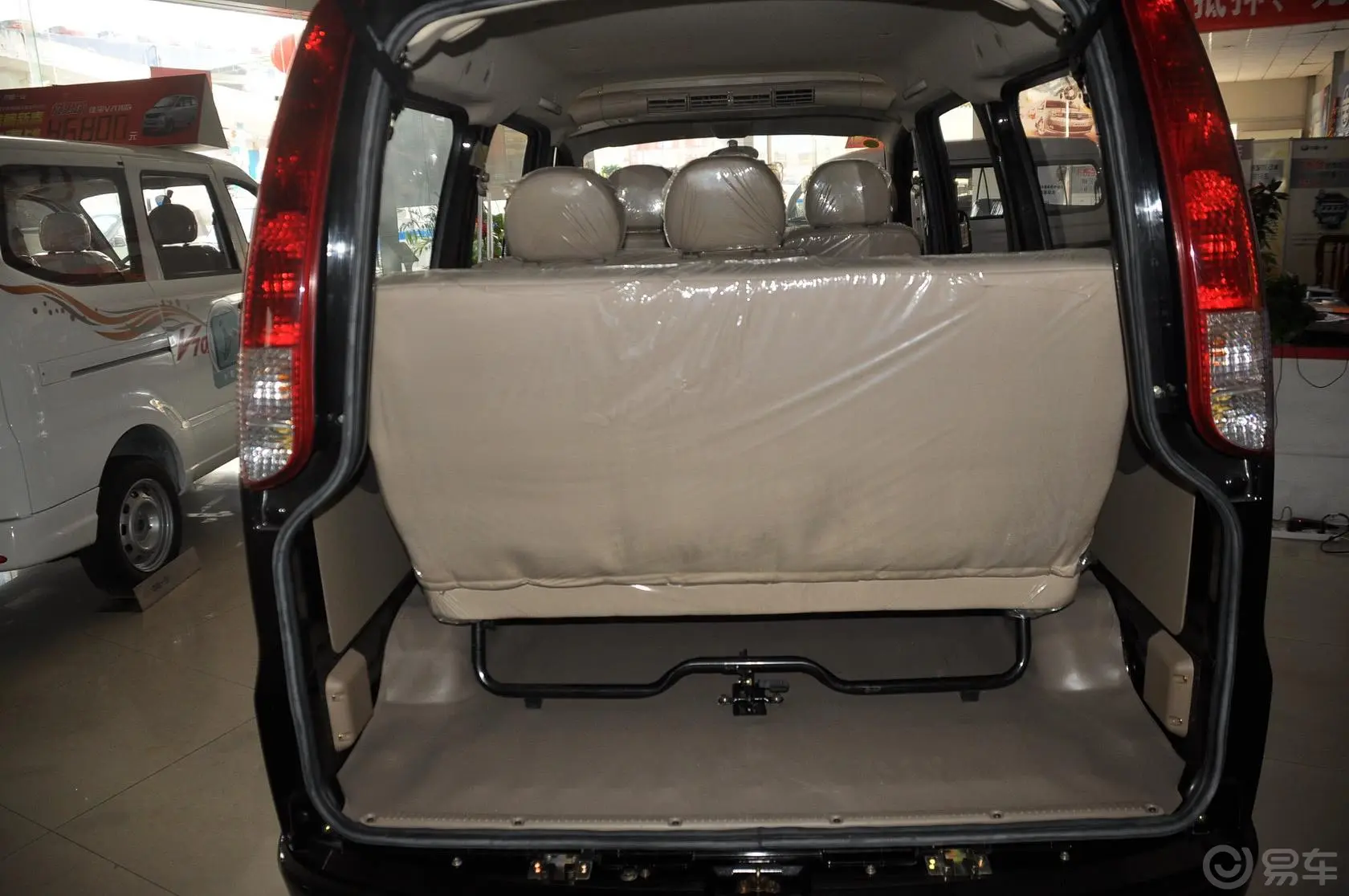 佳宝V70V70 1.3L 舒适型空调版 国三行李箱空间