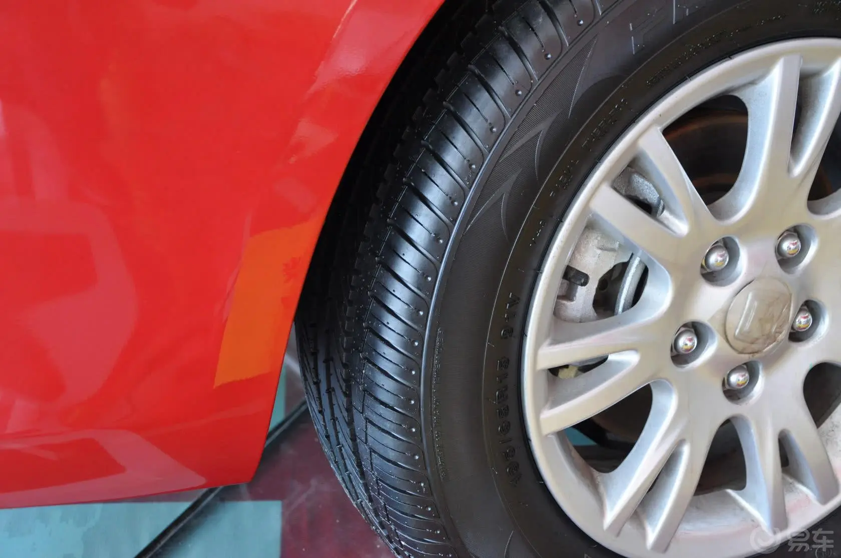 众泰Z3001.5L 手动 尊贵型轮胎花纹